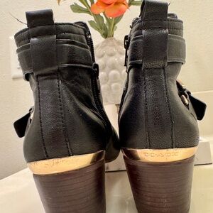 Coach Black Leather Booties with Buckles & Side Zipper 6 excellent Condition